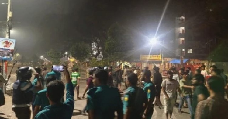 ঢাবি-ঢাকা কলেজ শিক্ষার্থীদের মধ্যে সংঘর্ষ, নিয়ন্ত্রণে পুলিশ