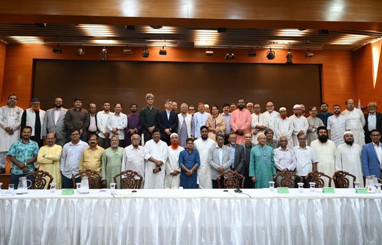 জাতীয় ঐকমত্য কমিশনের বৈঠকে প্রধান উপদেষ্টা