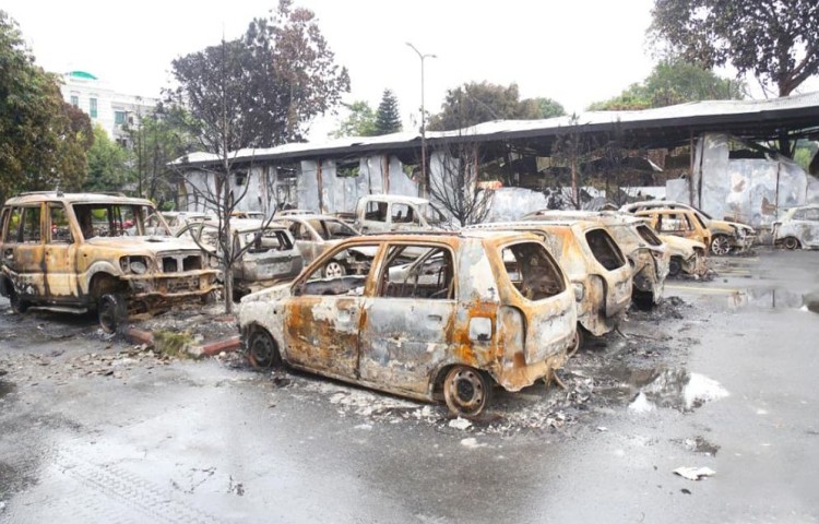 বিদ্রোহে বিধ্বস্ত নেপাল